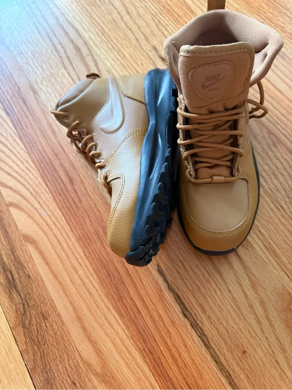 Nike Boys Brown/Tan Trail Boots size 4.5